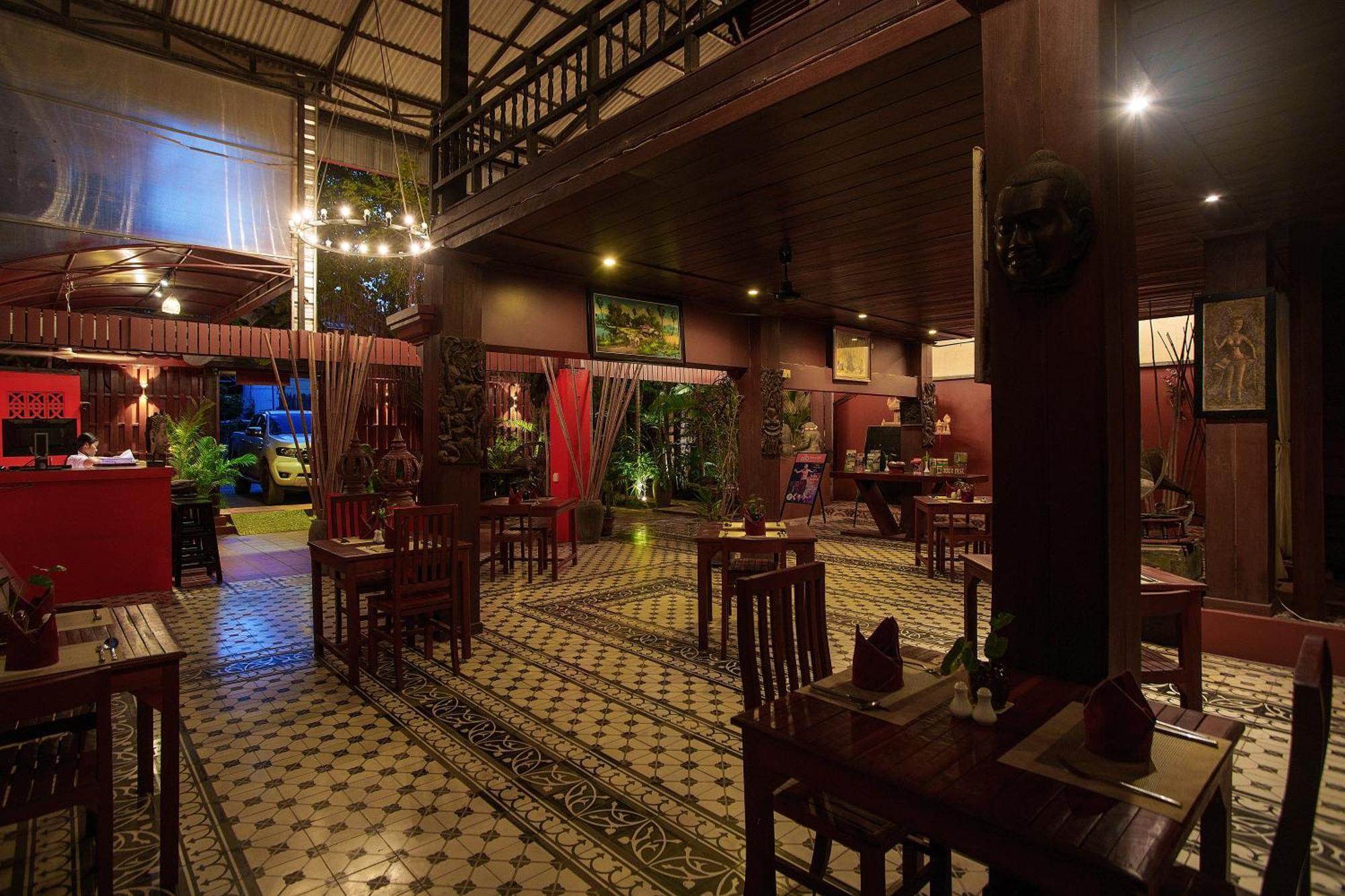 1960 Hotel